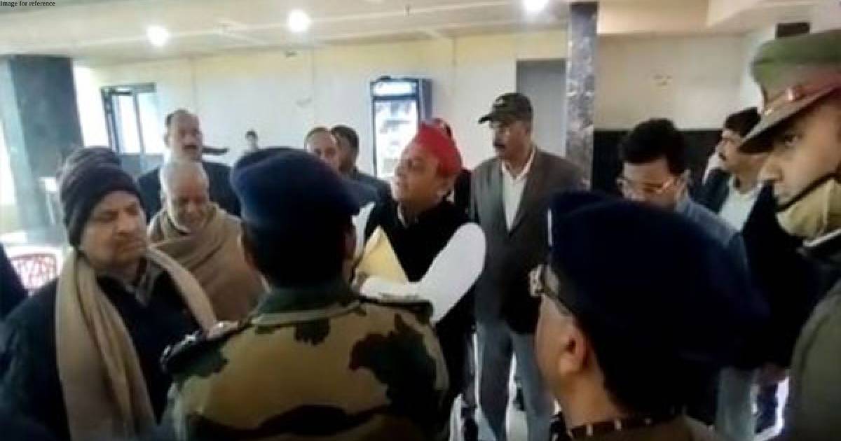 Akhilesh Yadav refuses tea at police headquarters in Lucknow following arrest of SP media cell leader